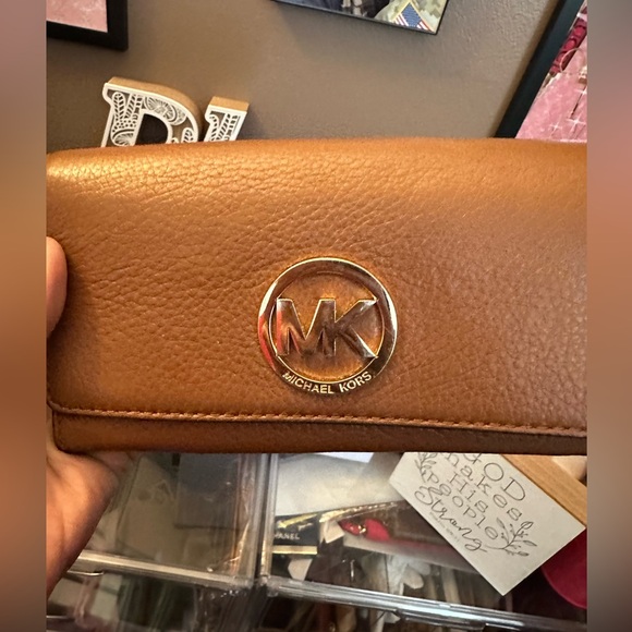 GUC Michaels Kors Fulton Brown Leather Flap CONTINENTAL Wallet - Picture 5 of 12